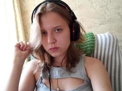 VikiCharm - blond female webcam at xLoveCam