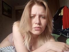 VikiCharm - blond female webcam at xLoveCam