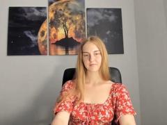 Viloriia - blond female webcam at xLoveCam