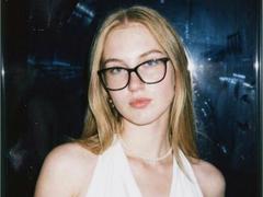 Viloriia - blond female webcam at xLoveCam
