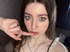 VinnaSkyHott - female with brown hair and  small tits webcam at xLoveCam