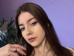 VinnaSkyHott - female with brown hair and  small tits webcam at xLoveCam