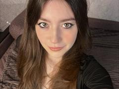 VinnaSkyHott - female with brown hair and  small tits webcam at xLoveCam