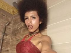 VioletSalvatore - shemale with black hair webcam at xLoveCam