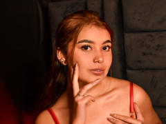 VioletaMore - female with brown hair and  big tits webcam at LiveJasmin