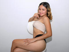 VioletaWilliams - blond female webcam at xLoveCam