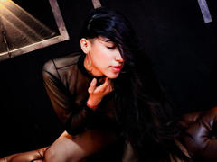 ViolettBianchi - female with black hair and  big tits webcam at LiveJasmin