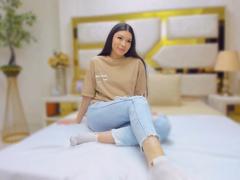 Violetta_Leroy - female with brown hair webcam at ImLive