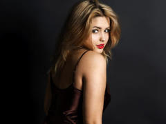 JulietSexybb - female with brown hair webcam at LiveJasmin