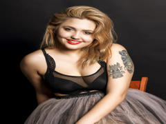 JulietSexybb - female with brown hair webcam at LiveJasmin