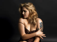 JulietSexybb - female with brown hair webcam at LiveJasmin