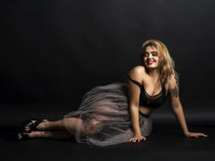 JulietSexybb - female with brown hair webcam at LiveJasmin