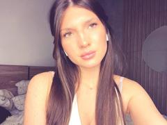 VivaDelavi - female with brown hair and  big tits webcam at xLoveCam
