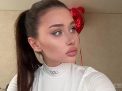 MarilynDivine - female with black hair webcam at xLoveCam