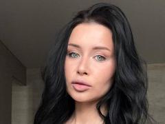 MarilynDivine - female with black hair webcam at xLoveCam