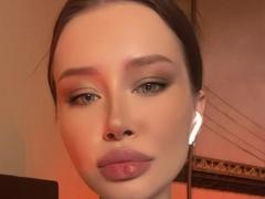 MarilynDivine - female with black hair webcam at xLoveCam