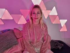 ViviVanilli-hot - blond female webcam at xLoveCam