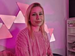 ViviVanilli-hot - blond female webcam at xLoveCam
