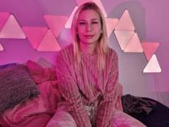 ViviVanilli-hot - blond female webcam at xLoveCam