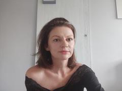 VivianTease - female with brown hair webcam at xLoveCam