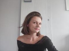 VivianTease - female with brown hair webcam at xLoveCam