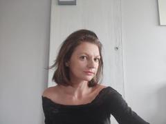 VivianTease - female with brown hair webcam at xLoveCam