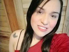 SexyKisses - female with black hair webcam at xLoveCam