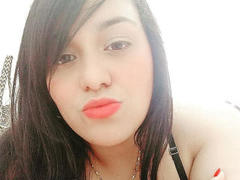 SexyKisses - female with black hair webcam at xLoveCam