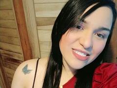 SexyKisses - female with black hair webcam at xLoveCam