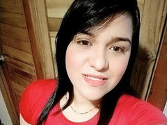 SexyKisses - female with black hair webcam at xLoveCam