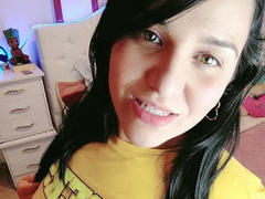 SexyKisses - female with black hair webcam at xLoveCam