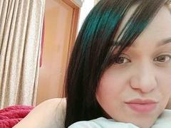 SexyKisses - female with black hair webcam at xLoveCam
