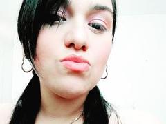 SexyKisses - female with black hair webcam at xLoveCam