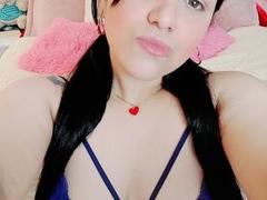 SexyKisses - female with black hair webcam at xLoveCam