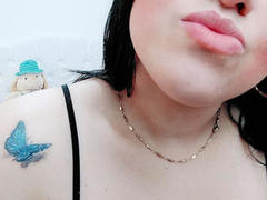 SexyKisses - female with black hair webcam at xLoveCam