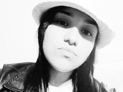 SexyKisses - female with black hair webcam at xLoveCam