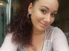 Vivien-Molinas - female with brown hair webcam at xLoveCam