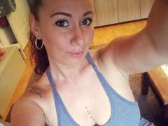 Vivien-Molinas - female with brown hair webcam at xLoveCam
