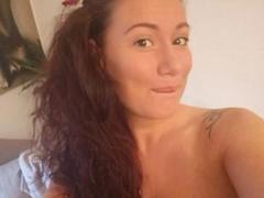 Vivien-Molinas - female with brown hair webcam at xLoveCam