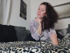 Vivien-Molinas - female with brown hair webcam at xLoveCam