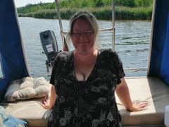 Vollbusige100dd-hot - female with brown hair and  big tits webcam at xLoveCam