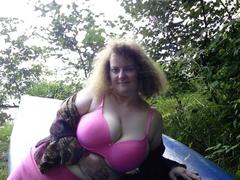 Vollbusige100dd-hot - female with brown hair and  big tits webcam at xLoveCam