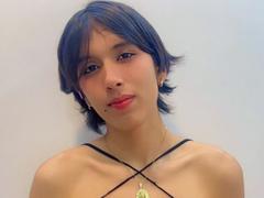 VvannessaTs - shemale with black hair webcam at xLoveCam