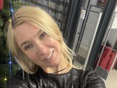WalterCami - blond female webcam at xLoveCam