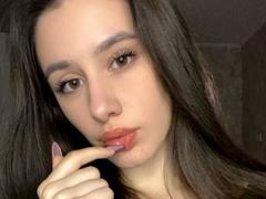 WavaBlauman - female with brown hair and  big tits webcam at xLoveCam