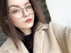 WeksaMur - female with brown hair webcam at LiveJasmin