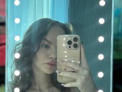 WeksaMur - female with brown hair webcam at LiveJasmin