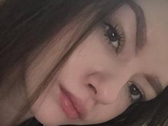 WeksaMur - female with brown hair webcam at LiveJasmin