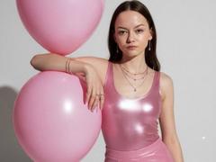 WeksaMur - female with brown hair webcam at LiveJasmin