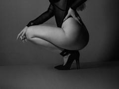 WhiteOhara-hot - blond female webcam at xLoveCam